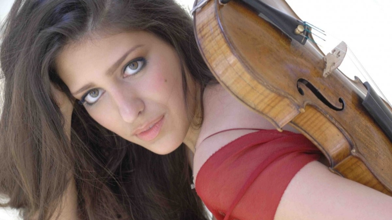 La violinista Leticia Moreno (Premio FPdGi) participa en Músicos con Unicef