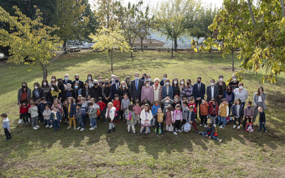 Lliurament del Premi Escola de l’Any al CRA Mestra Clara Torres de Tui (Pontevedra, Galícia)