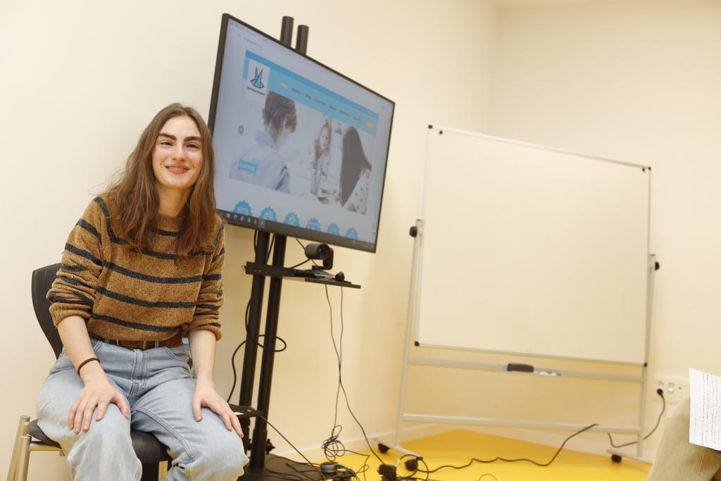El taller sobre escritura creativa con inteligencia artificial muestra cómo superar el bloqueo del escritor