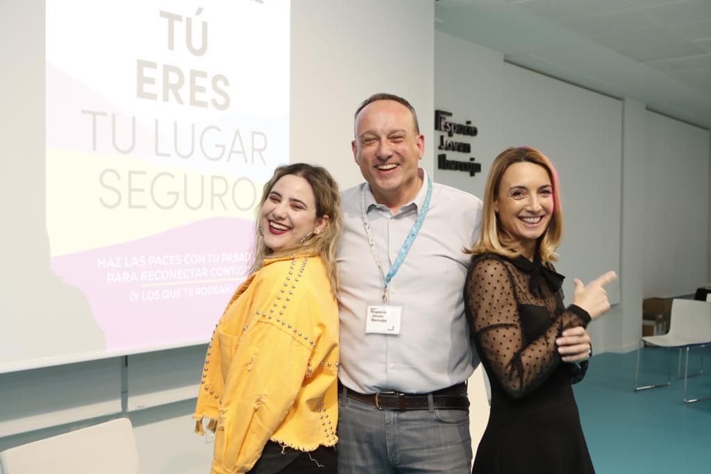 María Esclápez presenta su nuevo best-seller “Tú eres tu lugar seguro”
