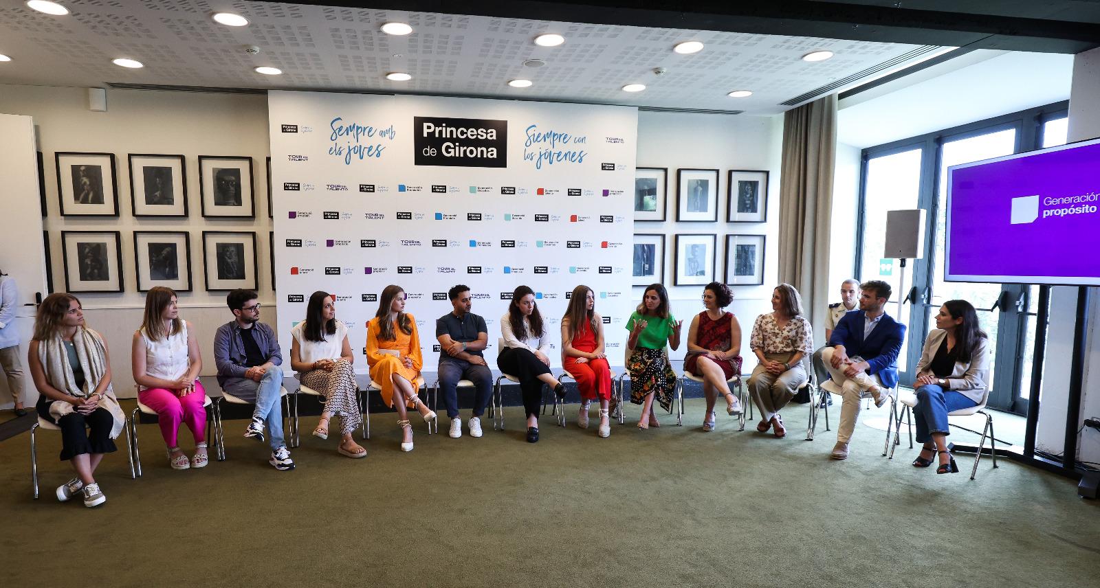 Un grupo de jóvenes comparte su experiencia en los diferentes programas de la Fundación Princesa de Girona