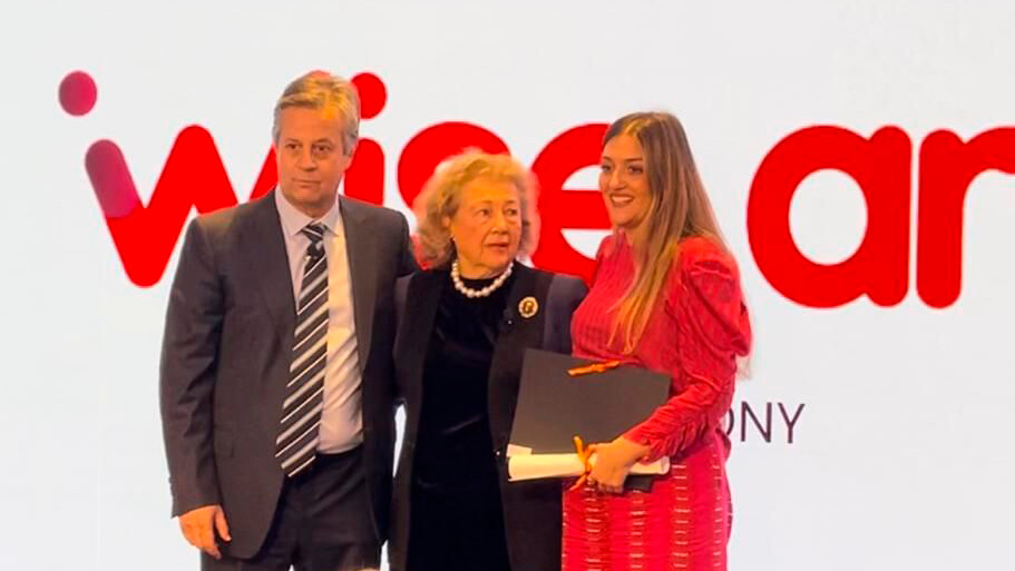 Begoña Arana recibe la Medalla de Oro Mayte Spínola a la Humanidad