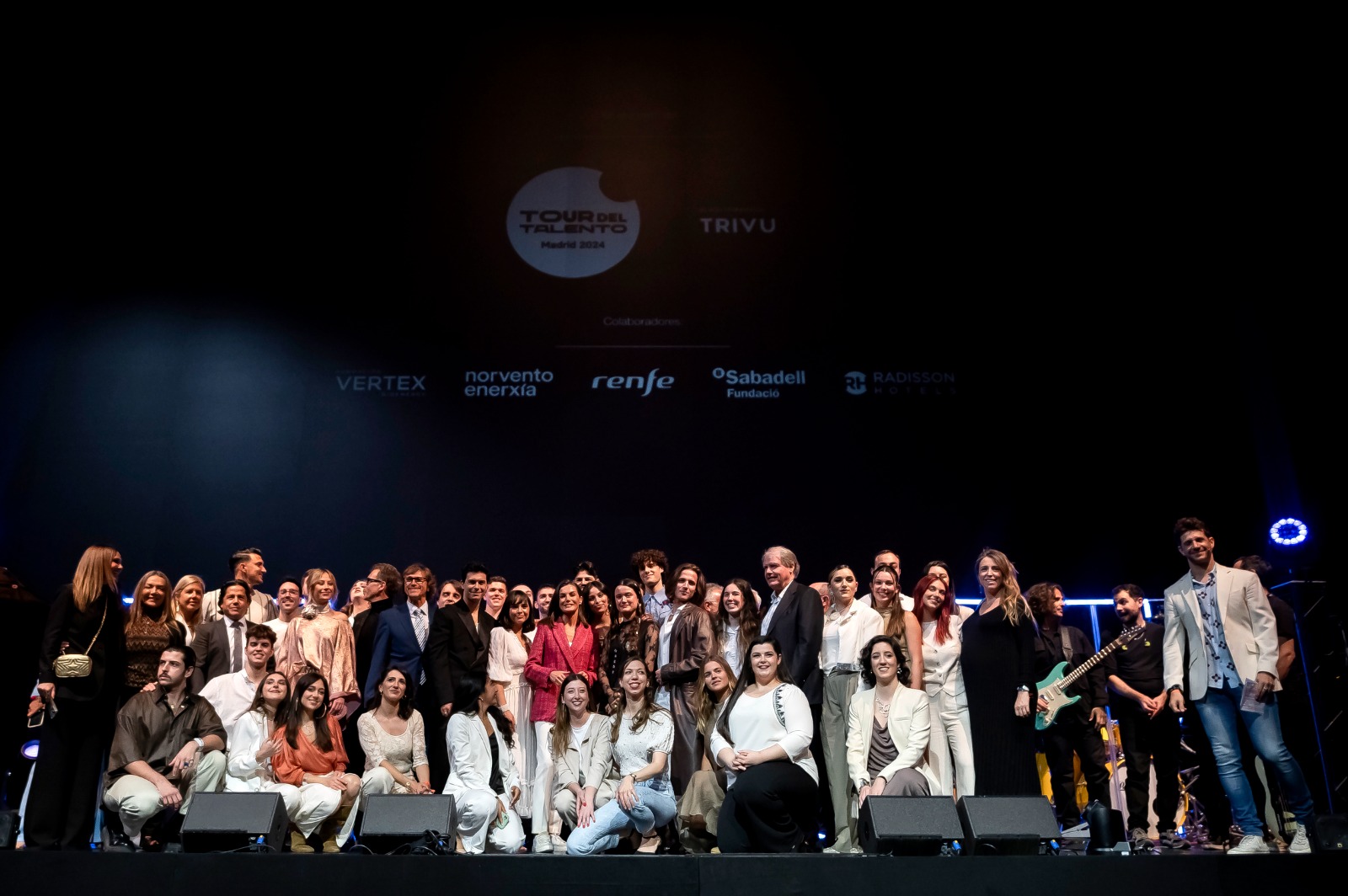 Las mejores voces jóvenes del pop y la lírica promueven el bienestar emocional en el concierto EmociónArte, presidido por S.M. la Reina, en el Teatro Real