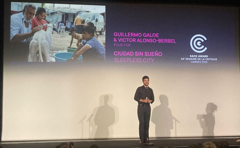 Guillermo Galoe recibe el premio al mejor guion en la Semana de la Crítica de Cannes por “Ciudad sin sueño”